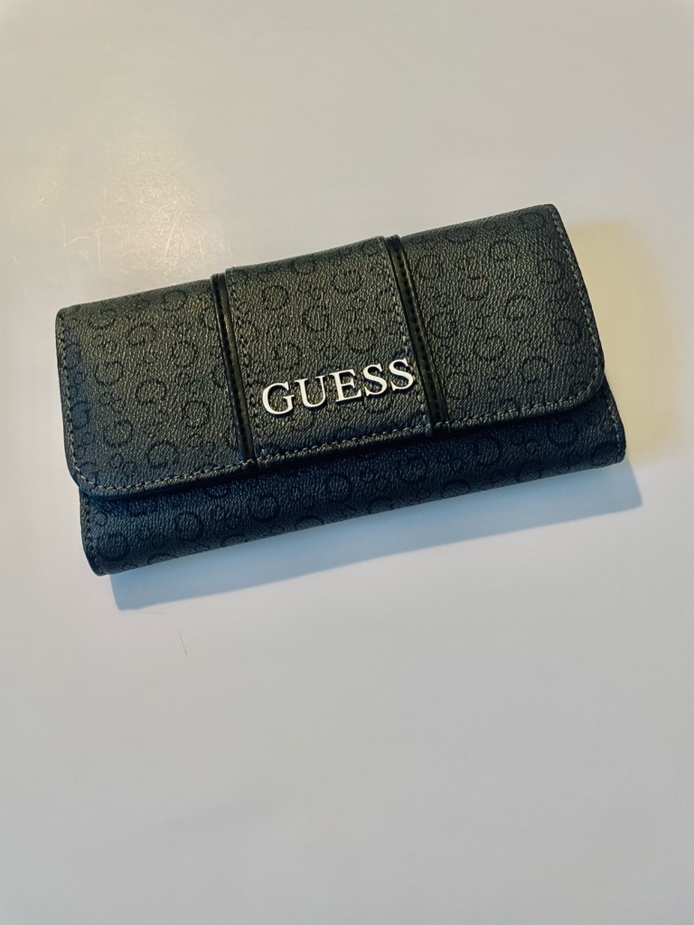 GUESS Black Signature Fold Wallet with Logo Plaque